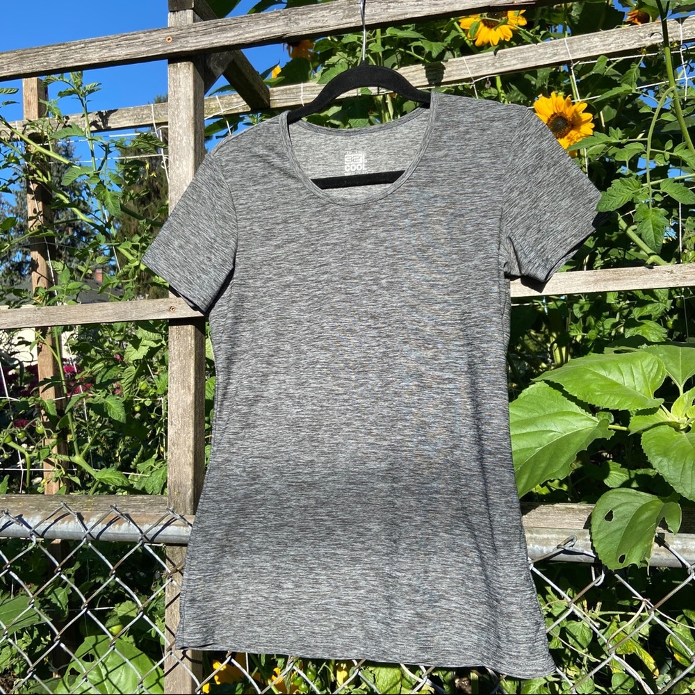 32 Degrees Grey Shirt Size Medium🔴